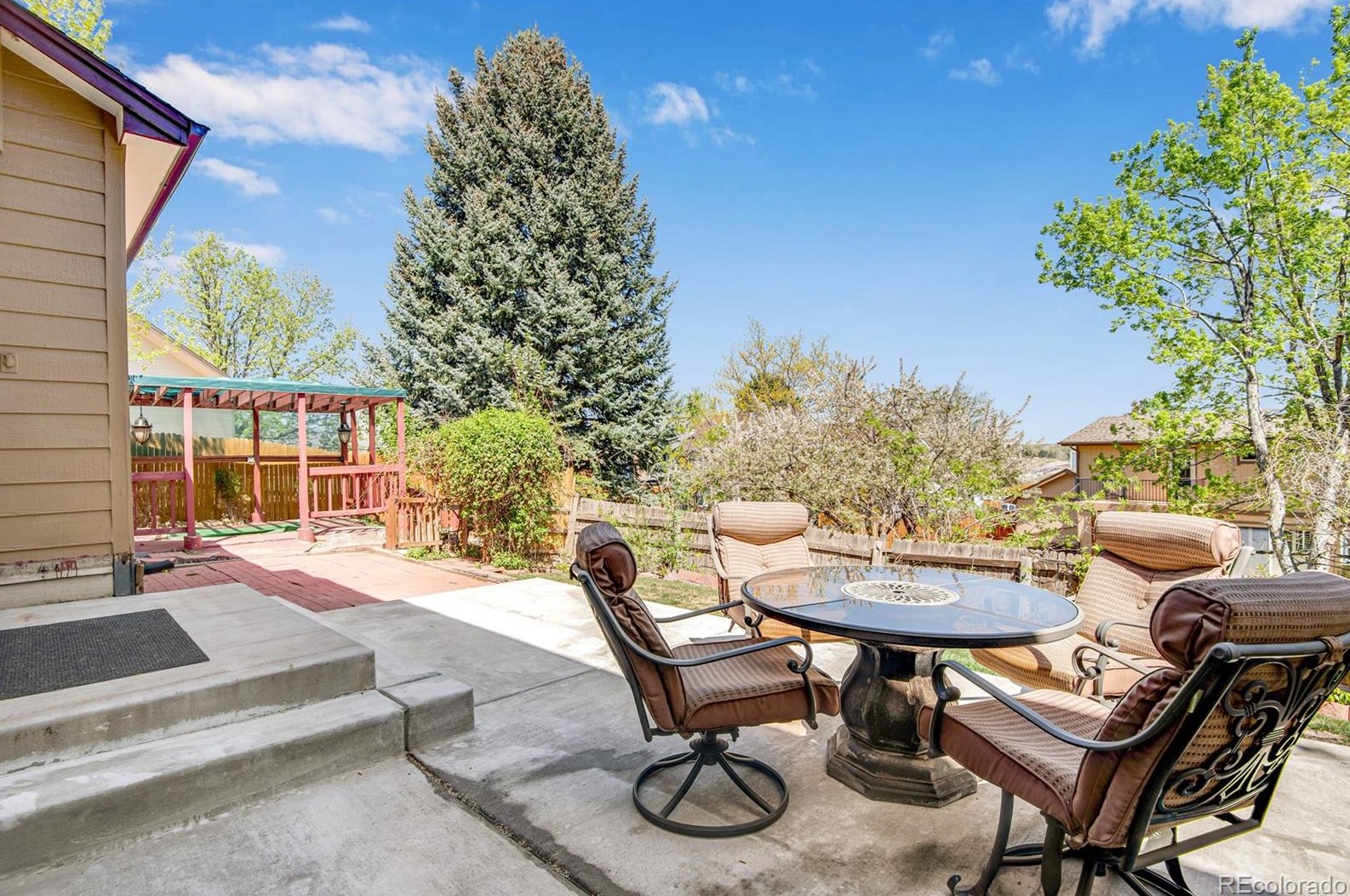 8261 Portland Ave, Littleton CO 80128-4495 exterior