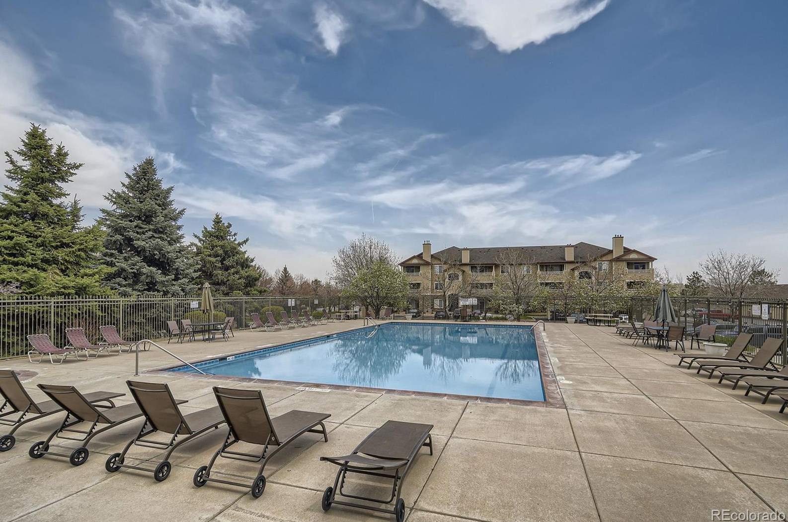 8412 Holland Ct, Littleton CO 80128-9292 exterior