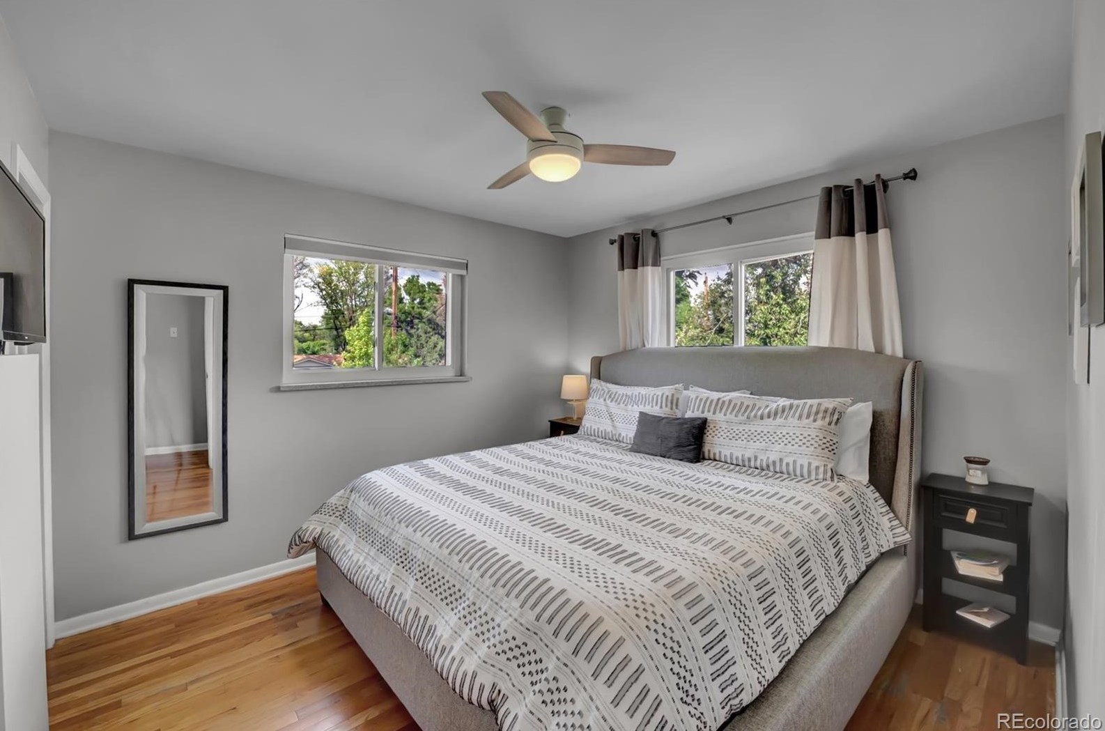 833 Crestline Ave, Littleton CO 80120-1217 exterior