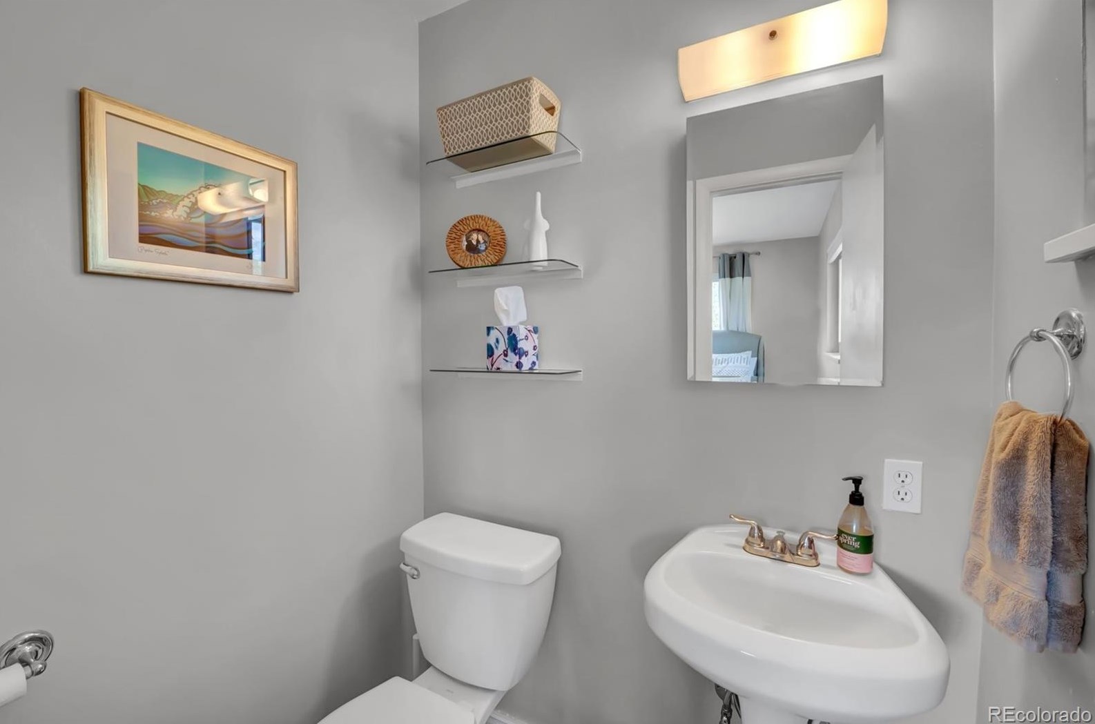 833 Crestline Ave, Littleton CO 80120-1217 exterior