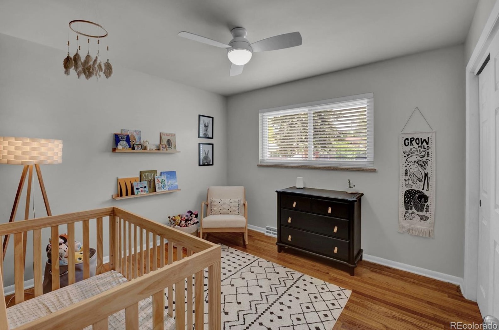 833 Crestline Ave, Littleton CO 80120-1217 exterior