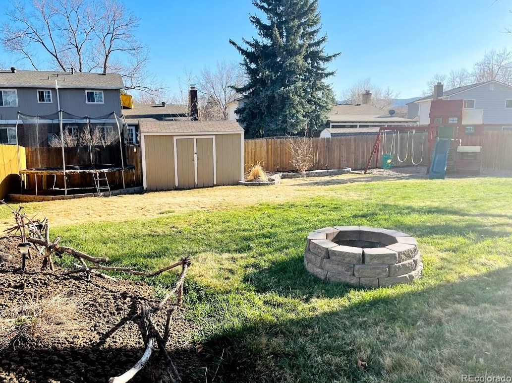 9216 Maplewood Ave, Littleton CO 80120-2520 exterior