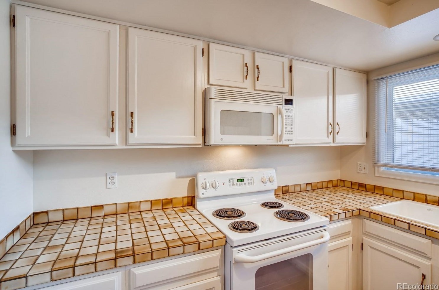 7700 Cove Cir, Littleton CO 80122-3355 exterior