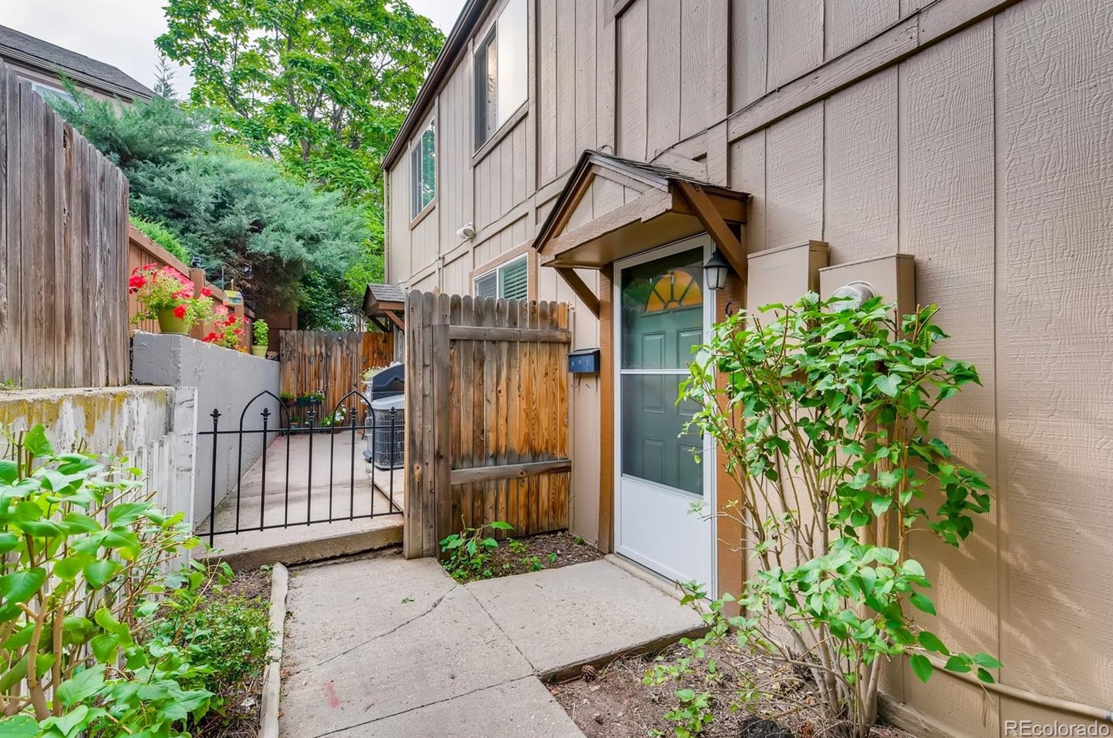 7700 Glasgow Pl, Littleton, CO 80128-4836