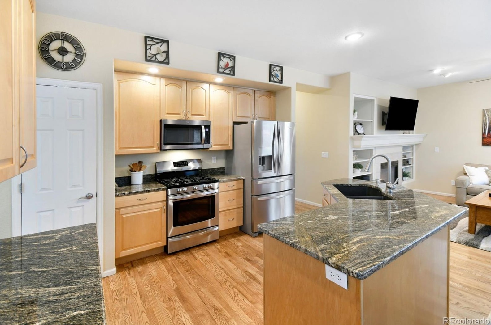 7045 Pike Ct, Arvada CO  80007-7096 exterior