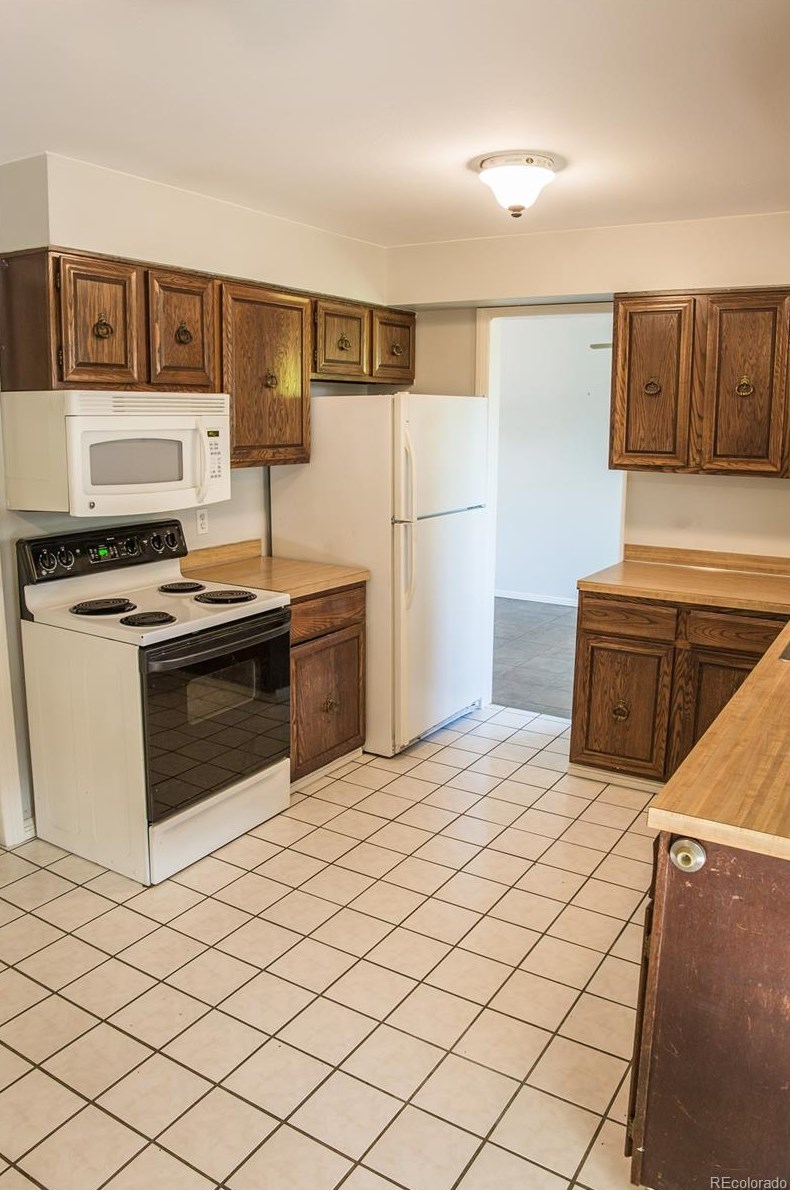 9536 Maplewood Ave, Littleton CO 80123-3428 exterior