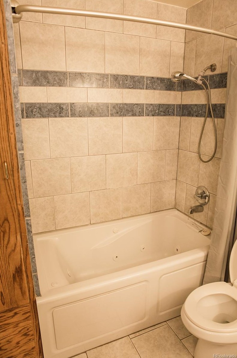 9536 Maplewood Ave, Littleton CO 80123-3428 exterior