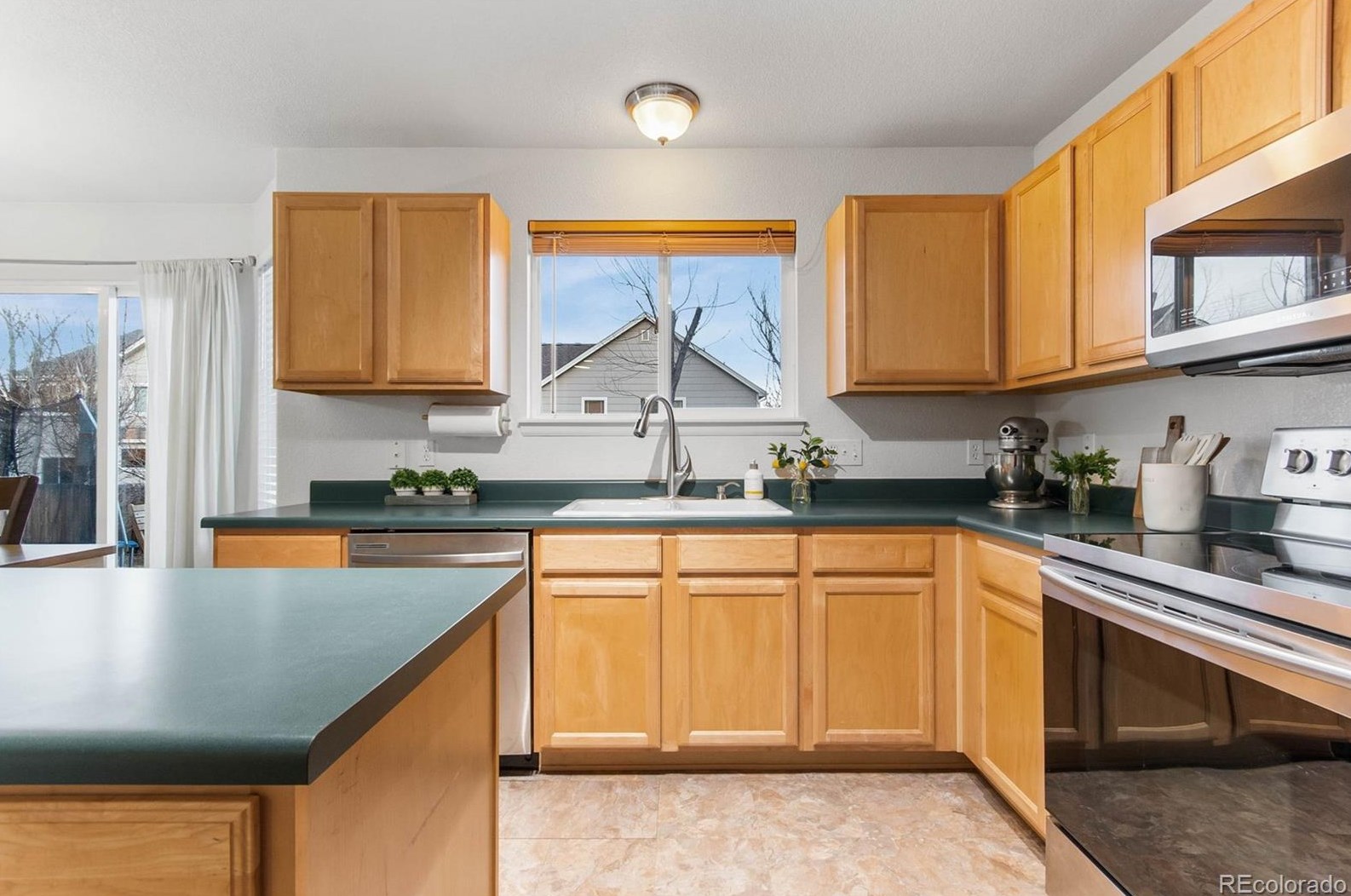 648 Pitkin Way, Castle Rock CO  80104-3267 exterior