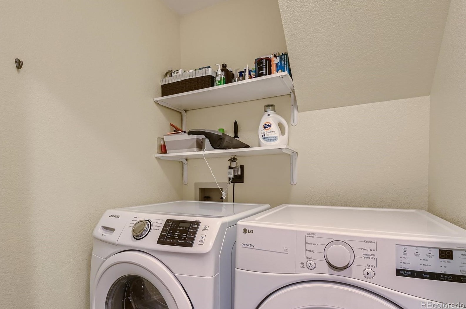 9474 Sherrelwood Ln, Littleton CO 80126-3075 exterior