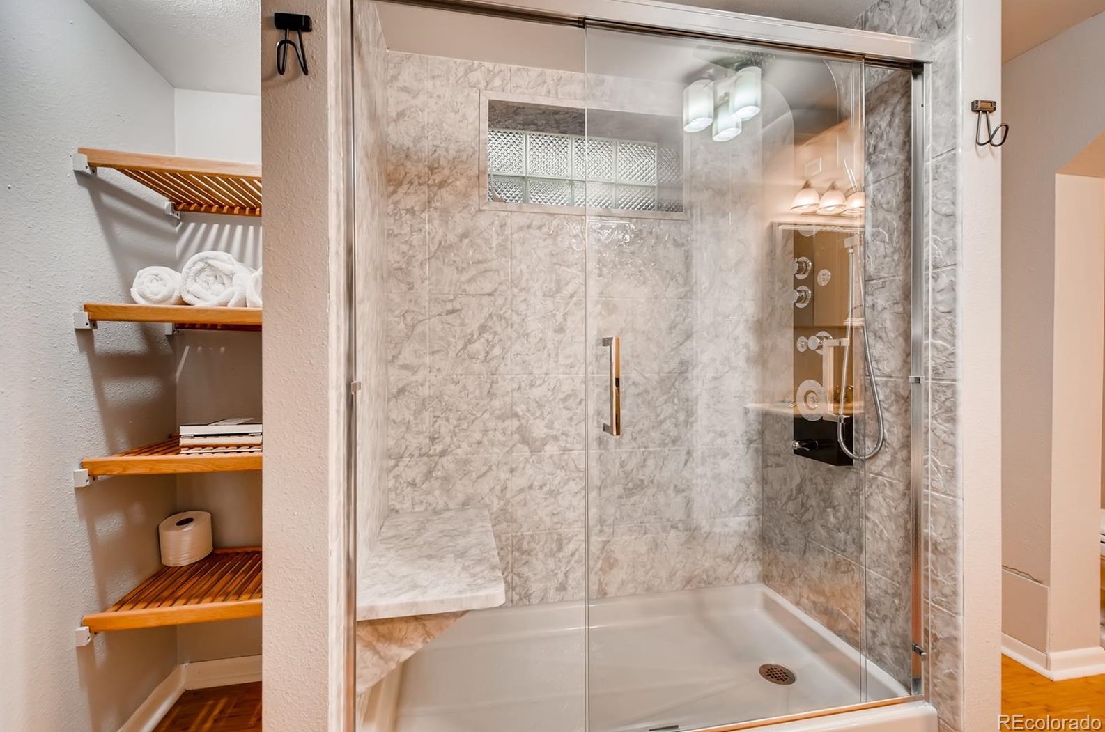 5815 Lakeview St, Littleton CO  80120-2323 exterior