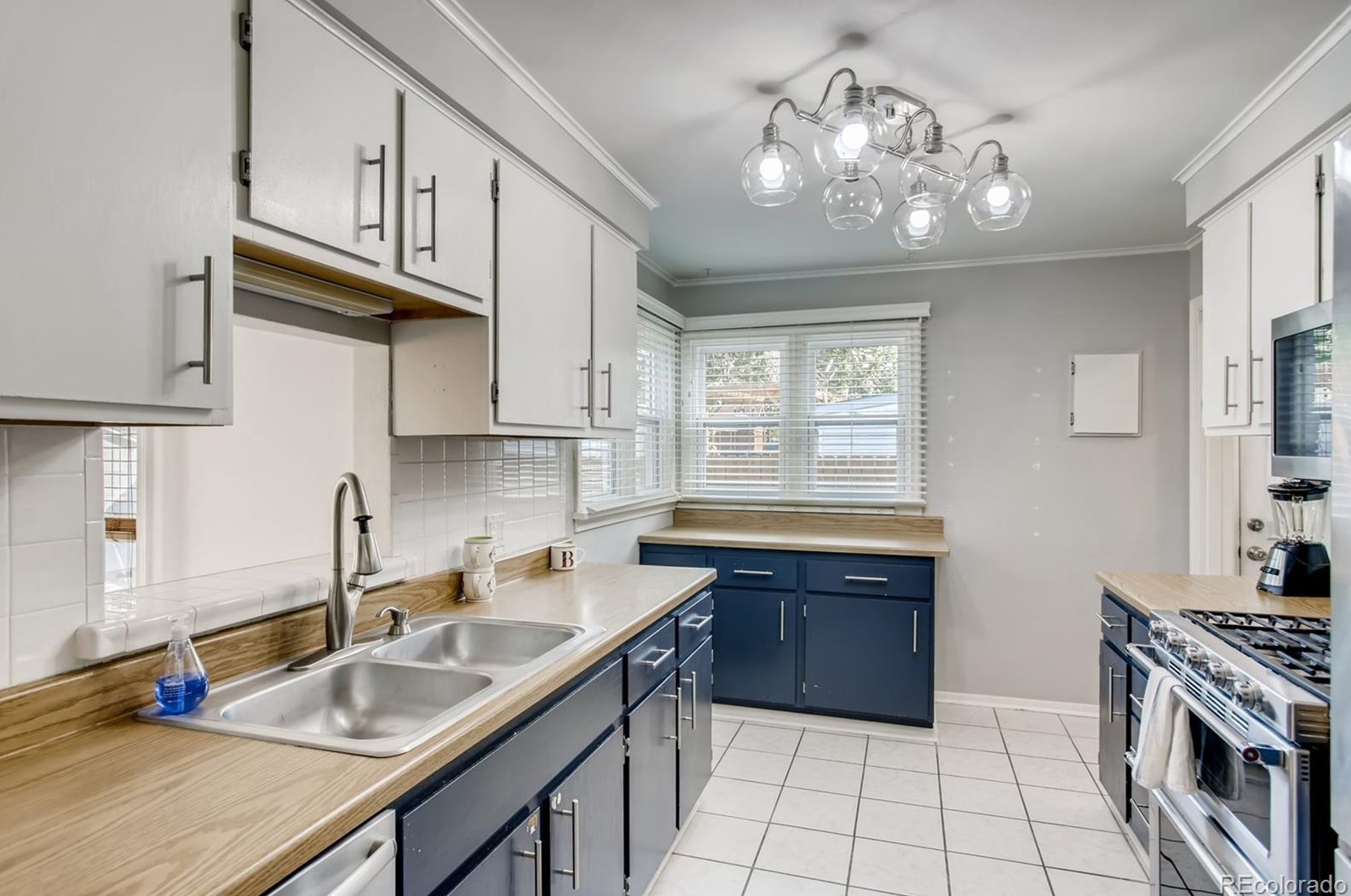 5815 Lakeview St, Littleton CO  80120-2323 exterior