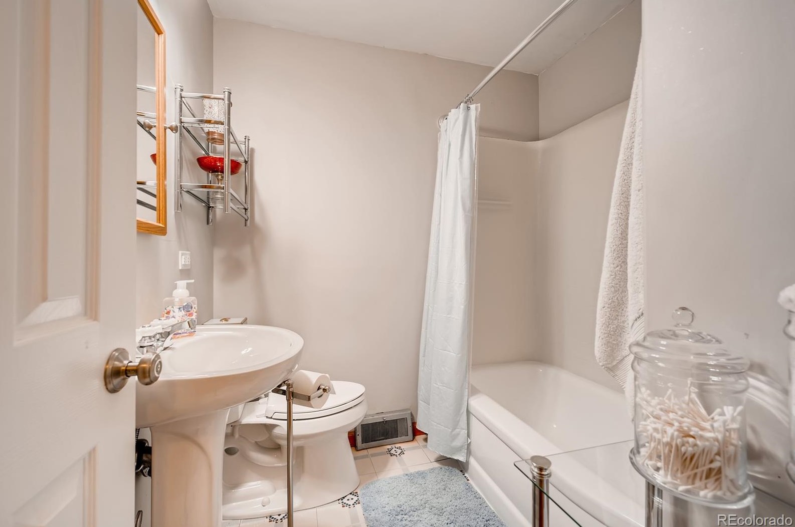 5815 Lakeview St, Littleton CO  80120-2323 exterior