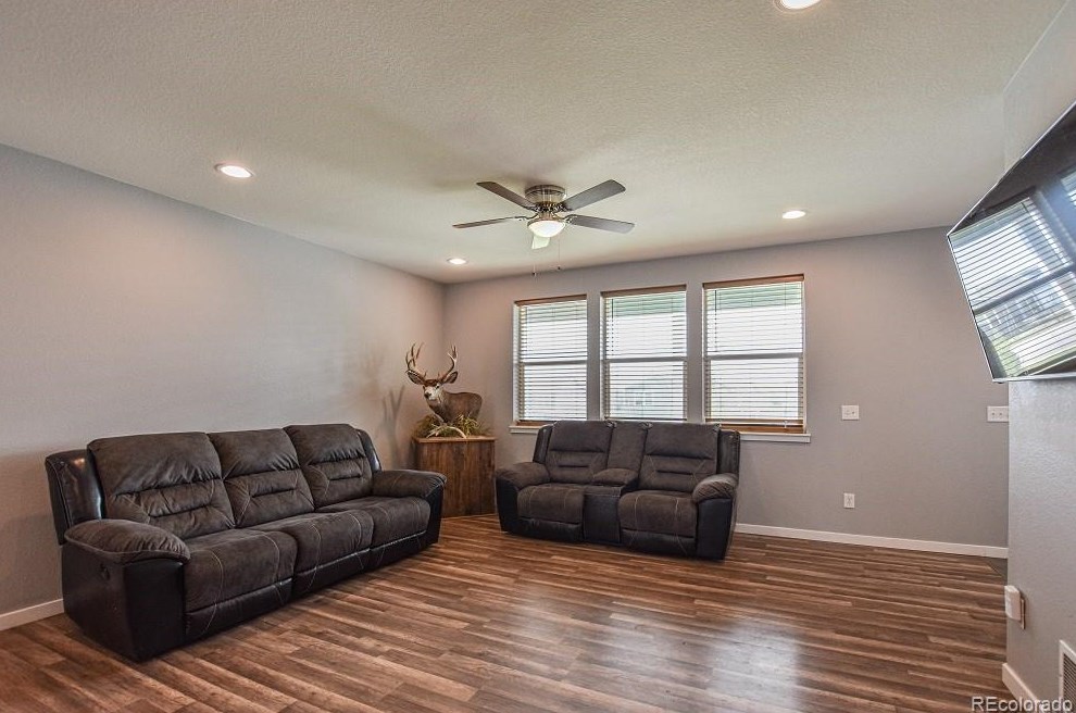 483 2nd Ave, Deer Trail CO  80105 exterior