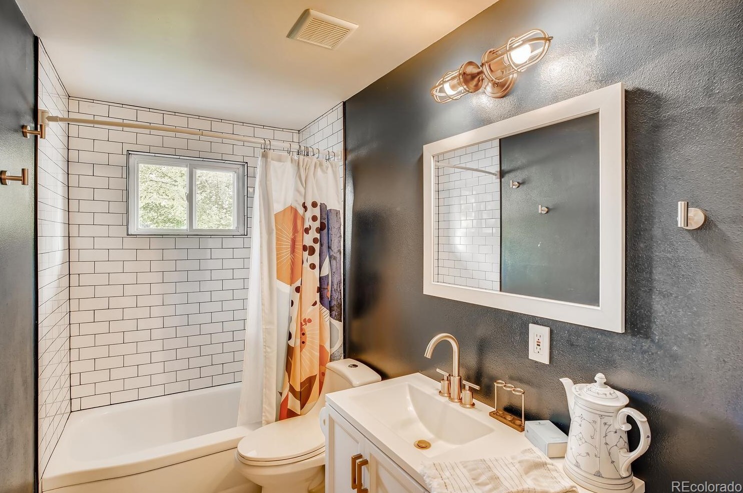 7155 Lincoln St, Littleton CO  80122-1141 exterior