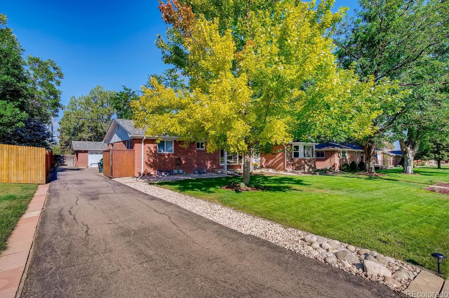 7155 Lincoln St, Littleton CO  80122-1141 exterior