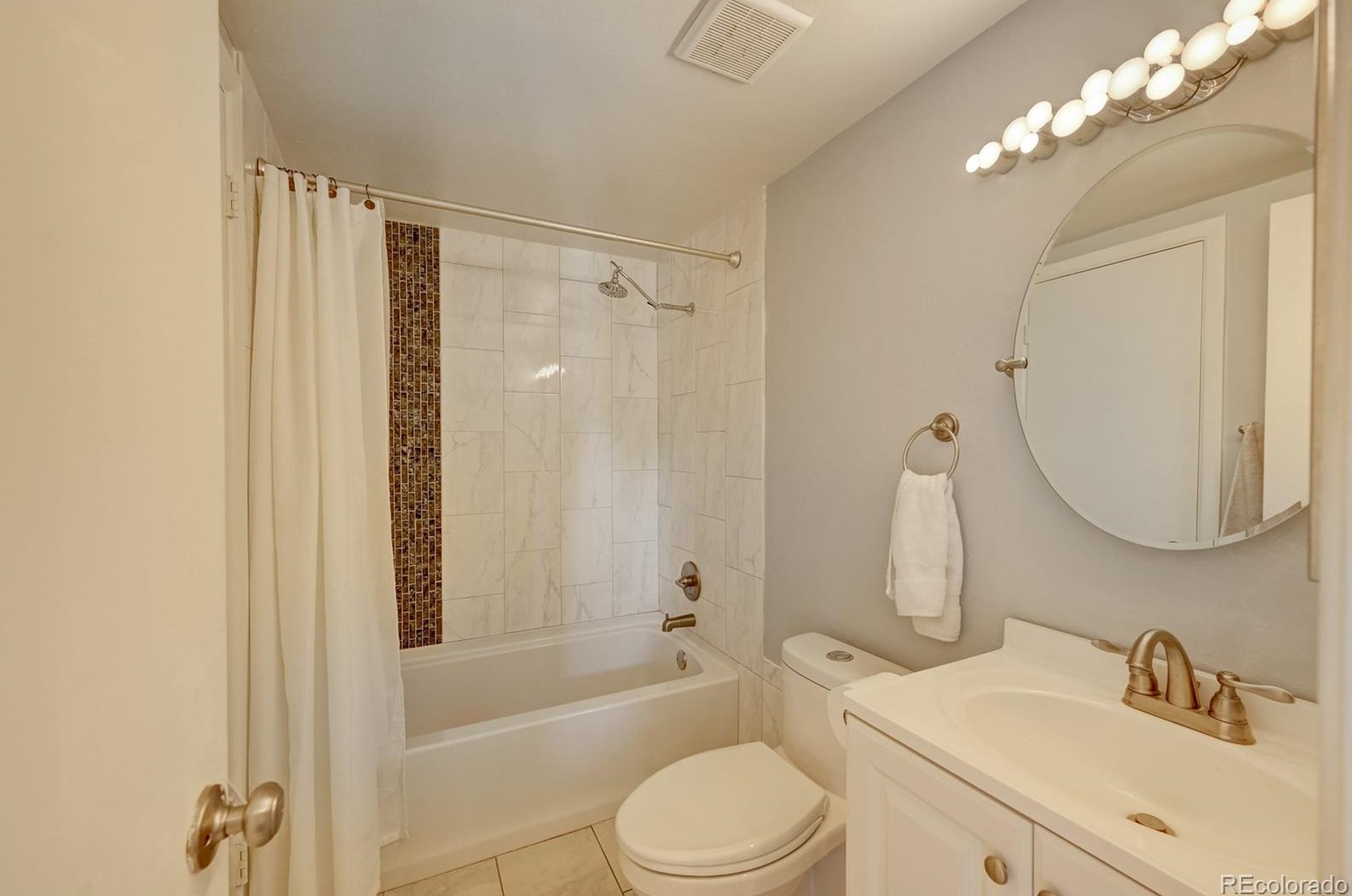 4208 Maplewood Way, Littleton CO  80121-3319 exterior