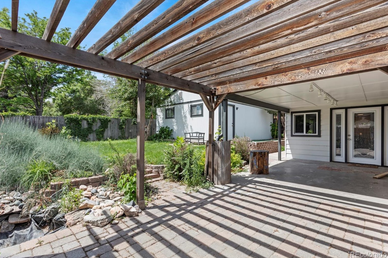 1050 E Dartmouth Ave, Englewood, CO 80113