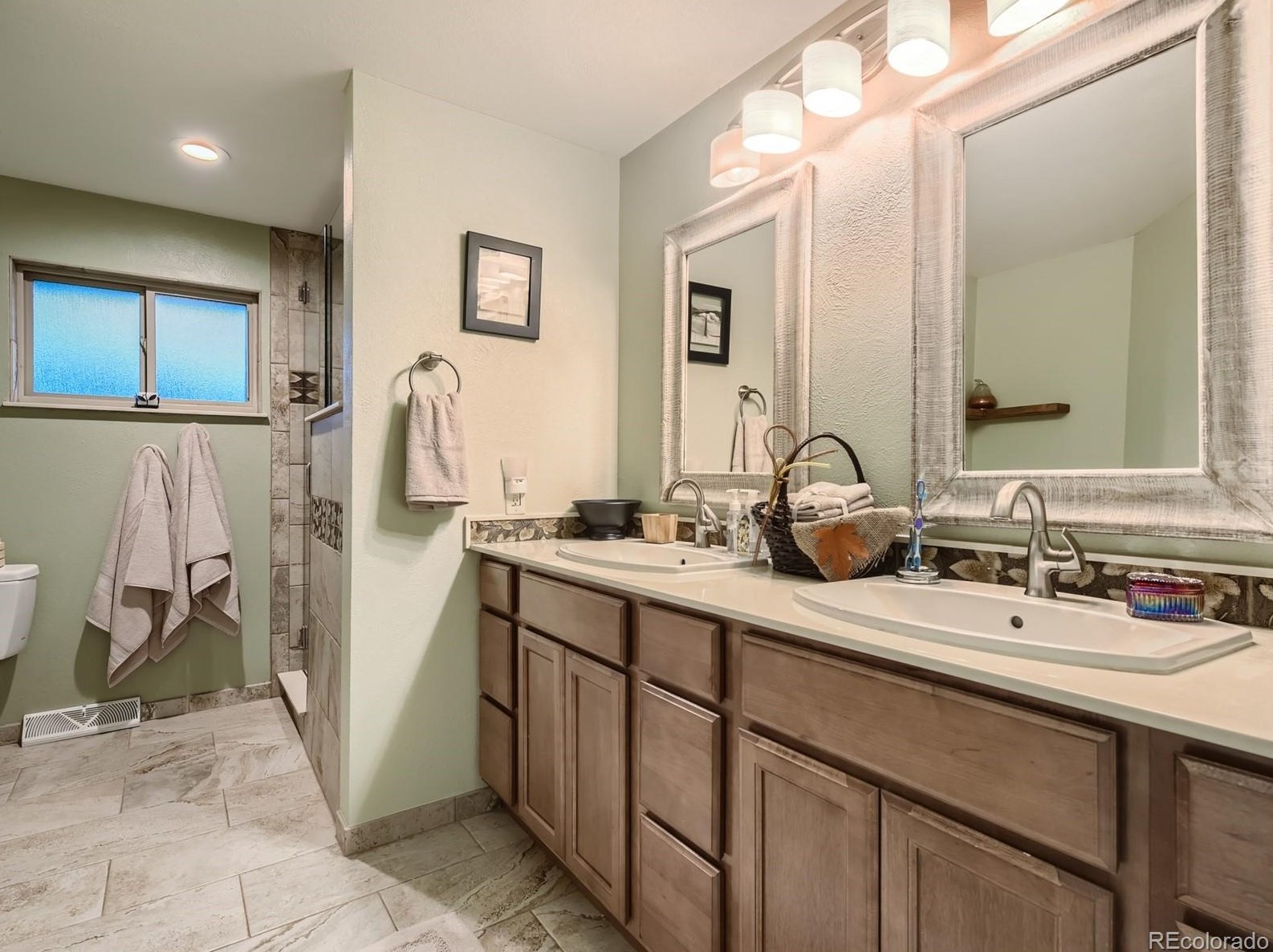 7415 Kendall Blvd, Littleton CO 80128-4680 exterior