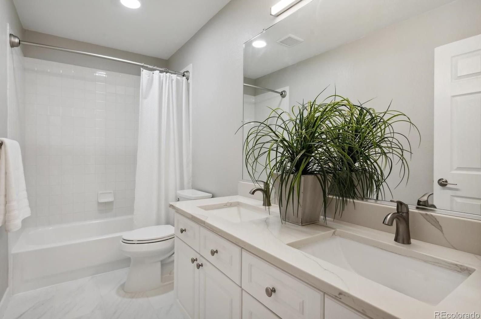 3297 Oak Leaf Pl, Littleton CO  80129-6301 exterior