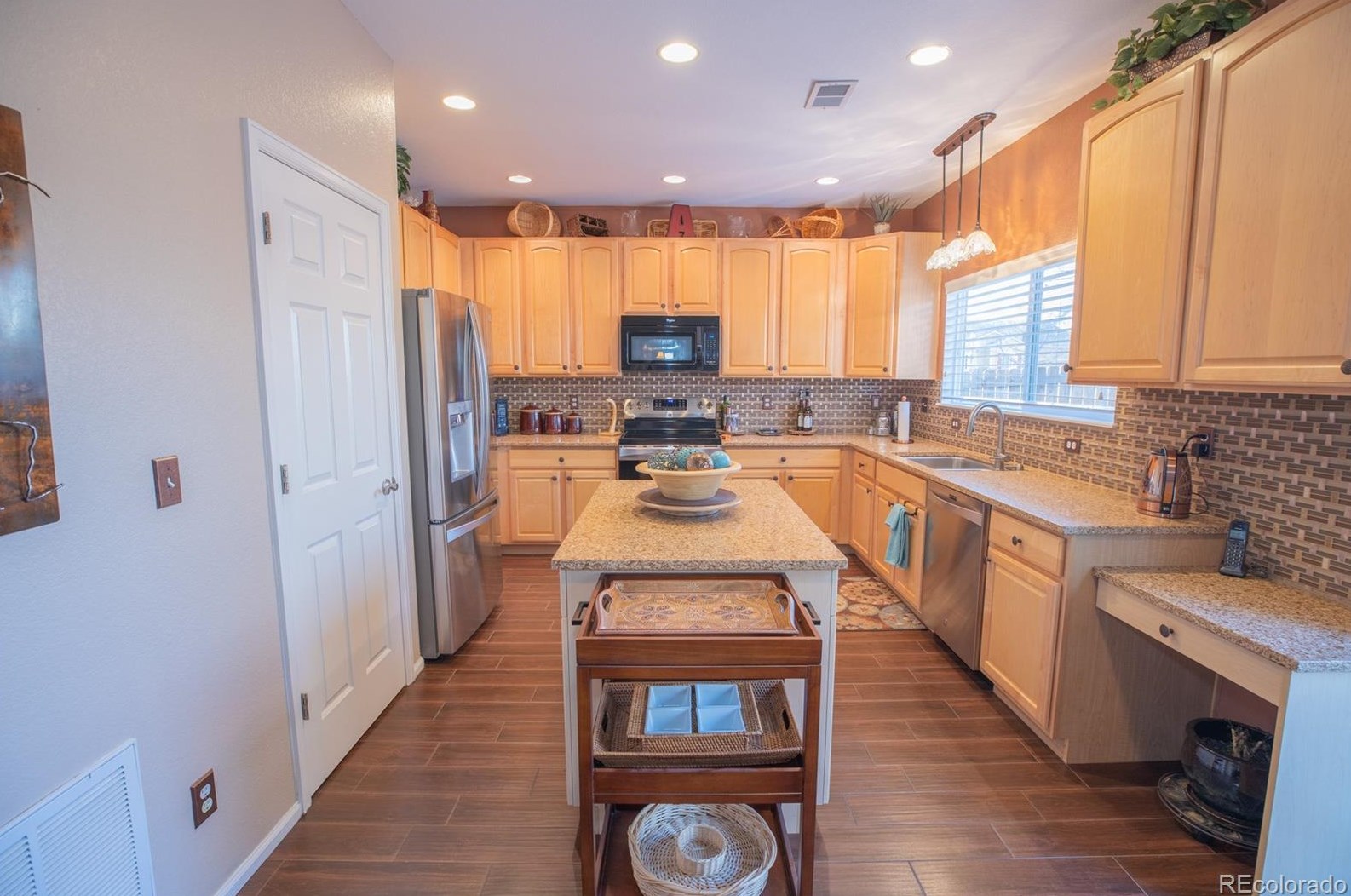 6881 Remington Pl, Littleton CO 80128-8318 exterior