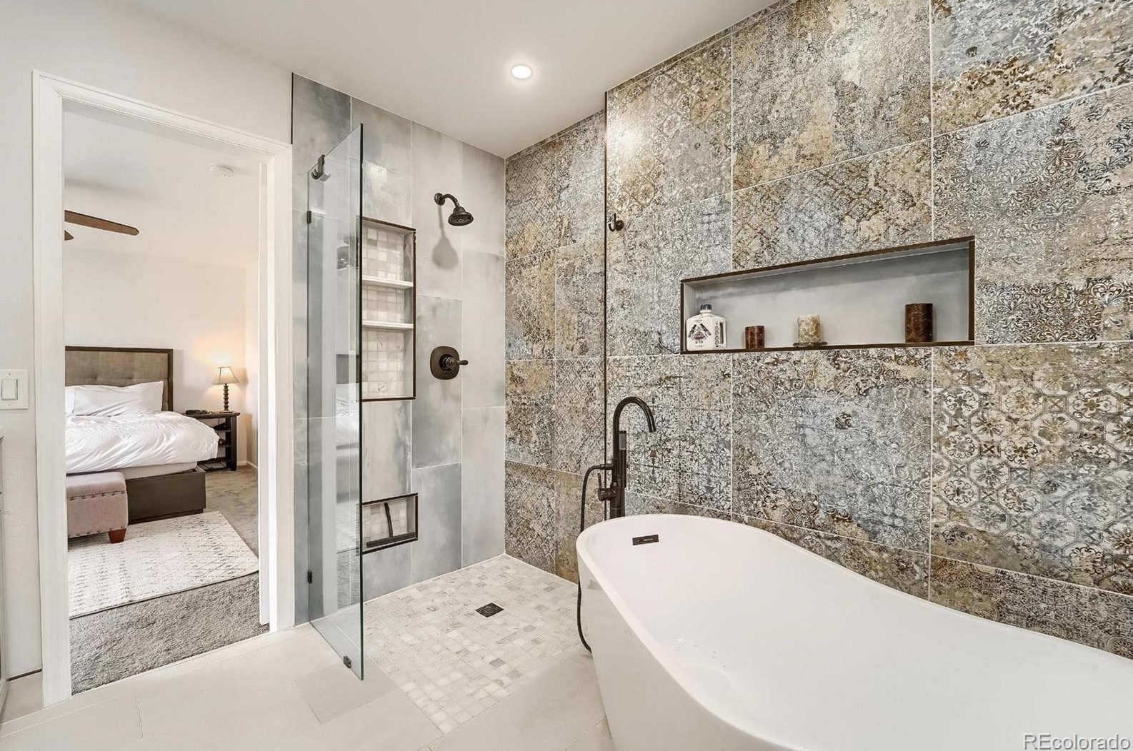 9331 Cv Crk Dr, Littleton CO 80129-6467 exterior