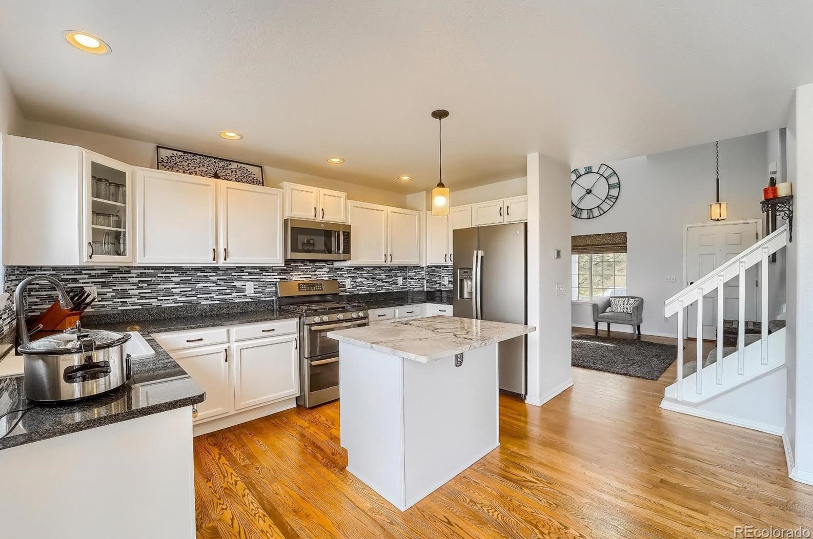 9331 Cv Crk Dr, Littleton CO 80129-6467 exterior