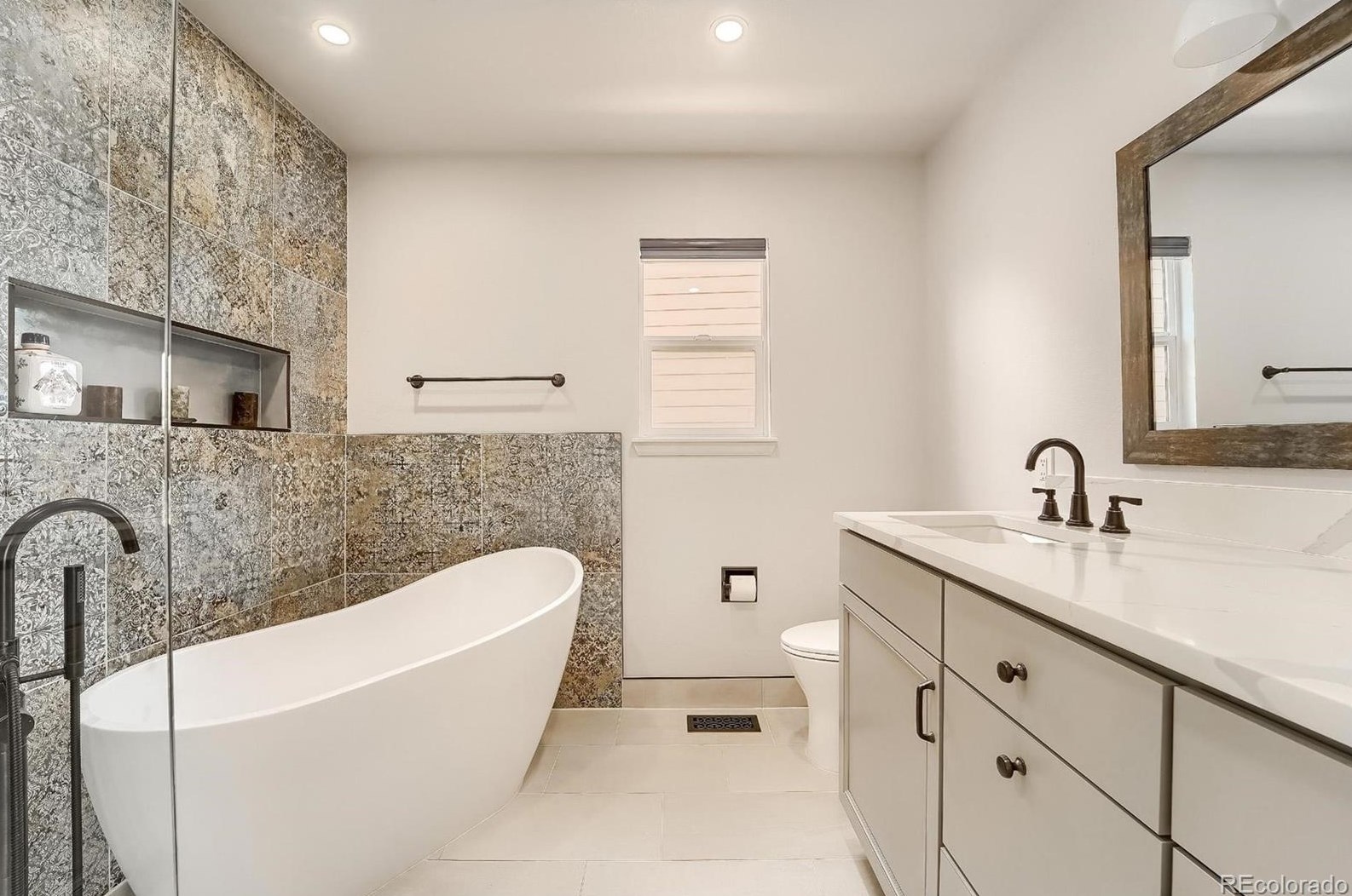 9331 Cv Crk Dr, Littleton CO 80129-6467 exterior