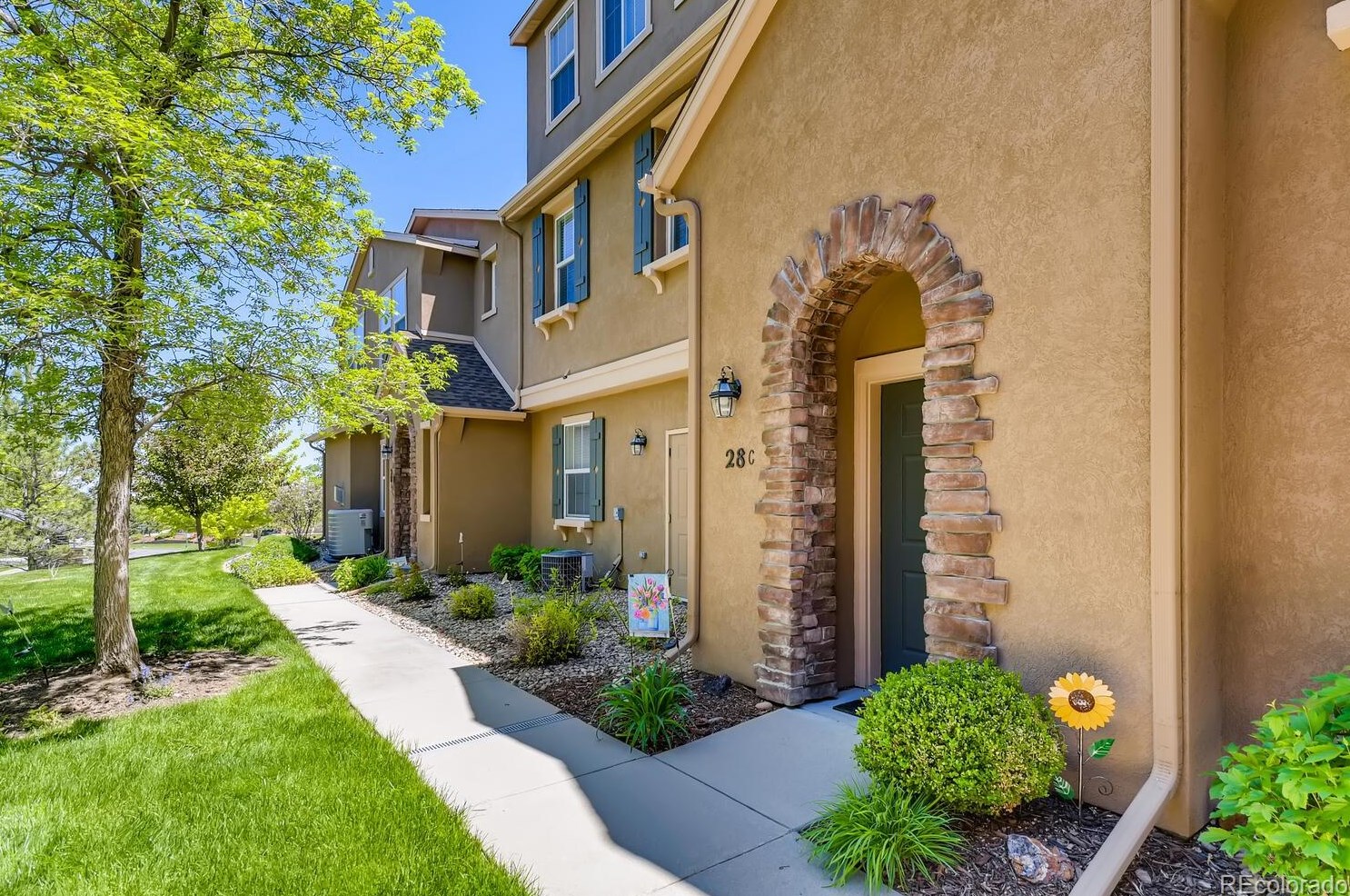 10575 Parkington Ln, Littleton, CO 80126-6739