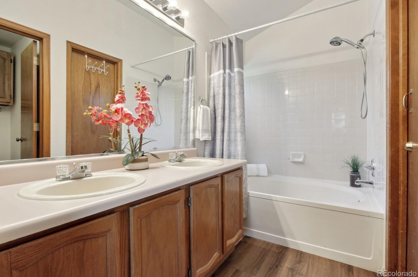 5553 Yank Ct, Littleton CO 80127-2185 exterior