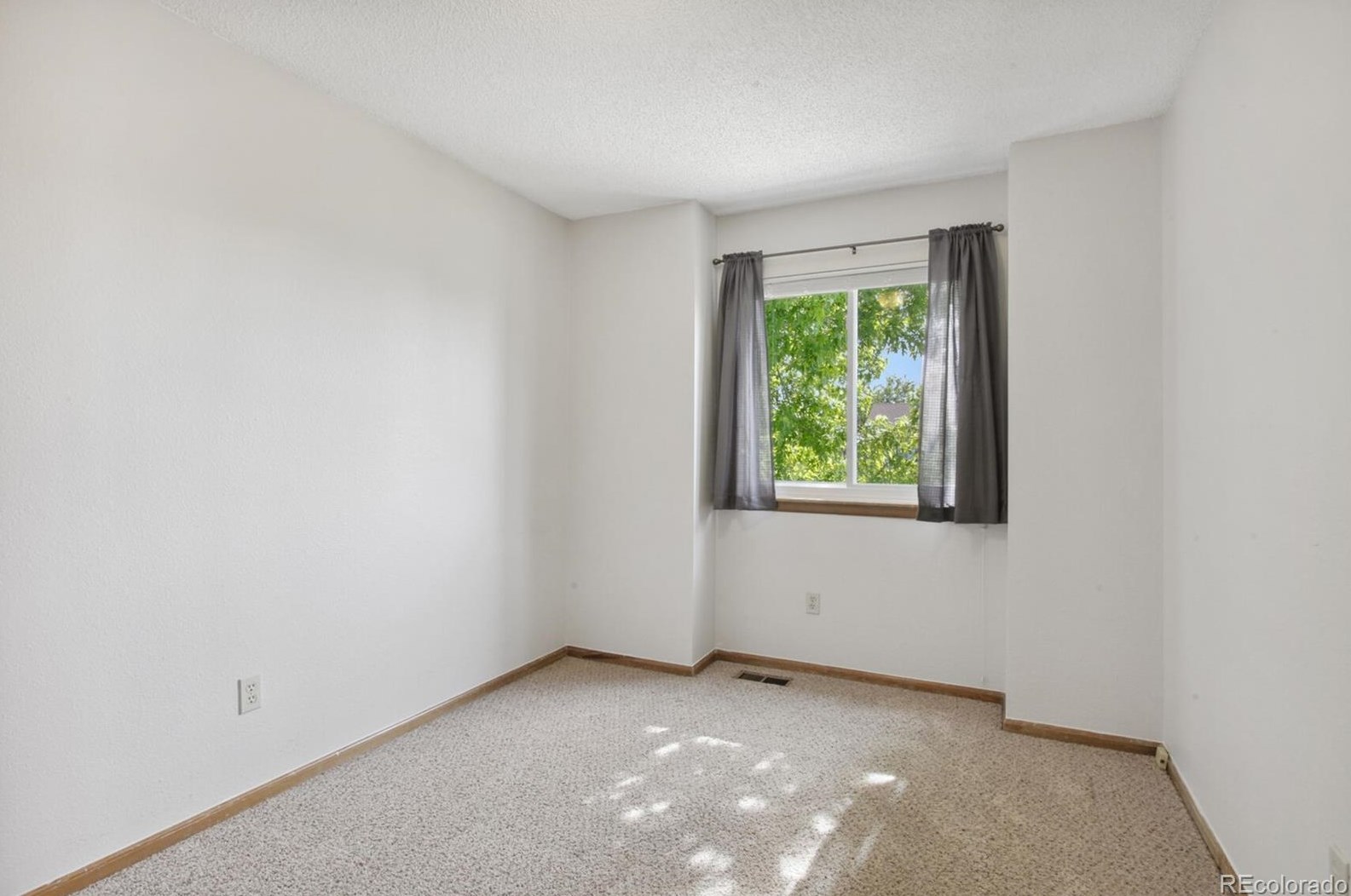 5553 Yank Ct, Littleton CO 80127-2185 exterior