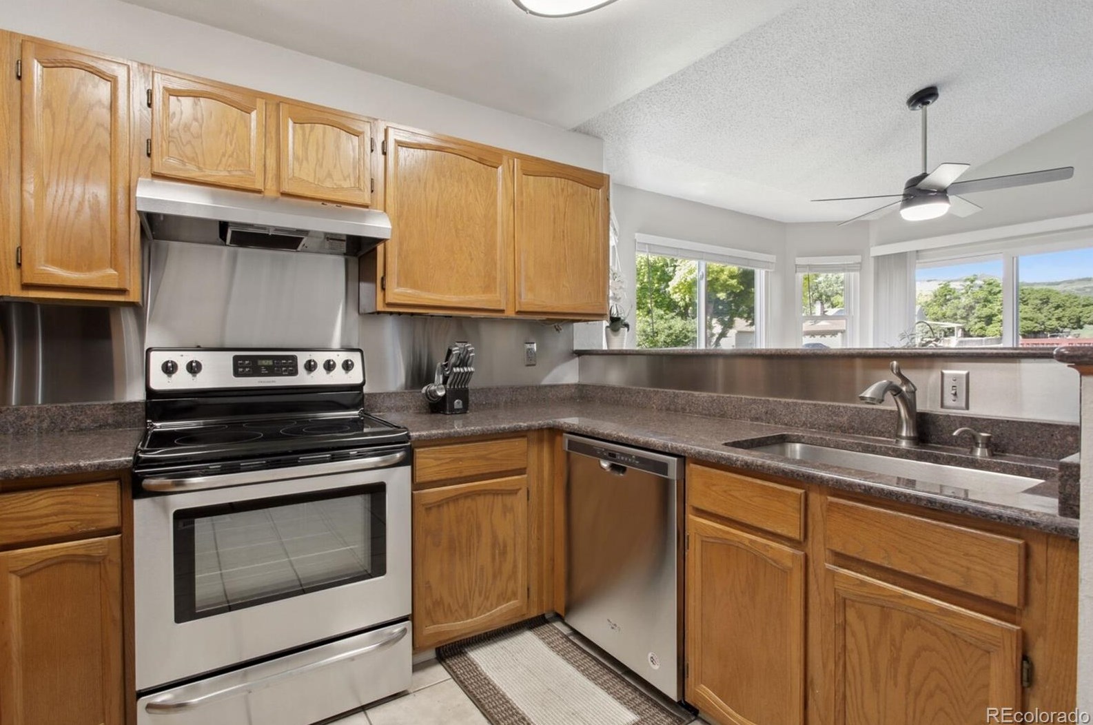 5553 Yank Ct, Littleton CO 80127-2185 exterior