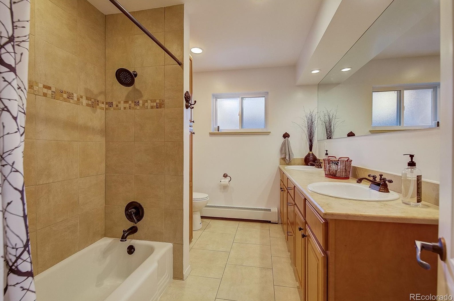 5900 Race St, Littleton CO 80121-2652 exterior