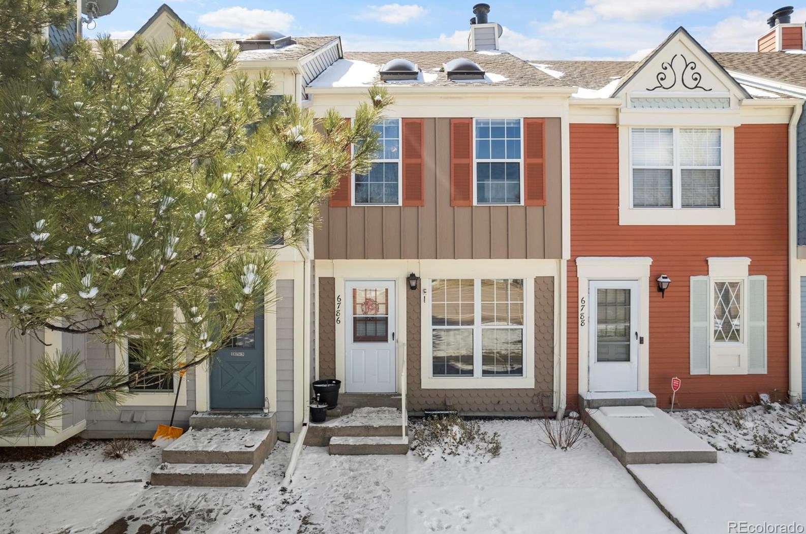 6786 Independence St, Littleton, CO 80128-4050