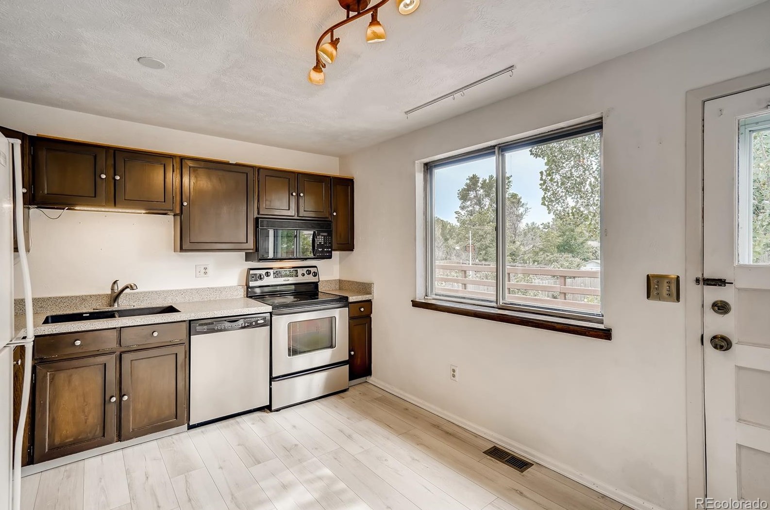 7161 Van Gordon St, Arvada CO  80004-1266 exterior