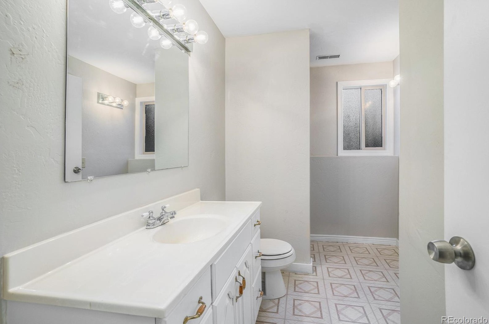 1303 Acacia Dr, Colorado Springs CO 80907-4800 exterior