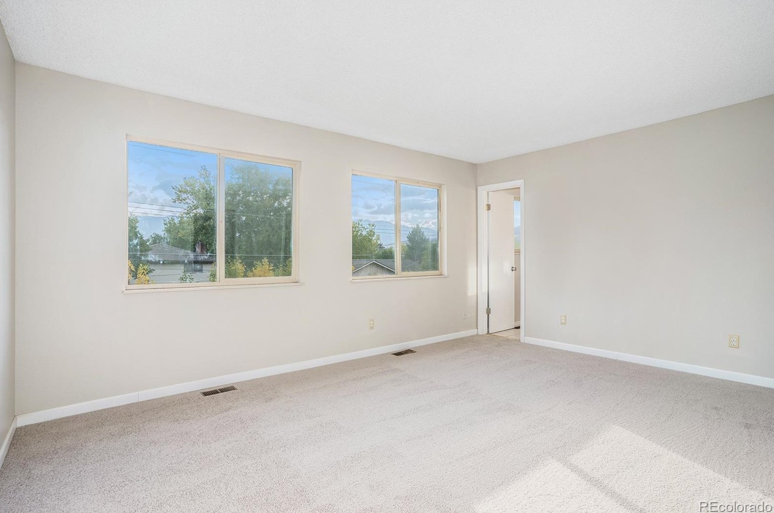 1303 Acacia Dr, Colorado Springs CO 80907-4800 exterior