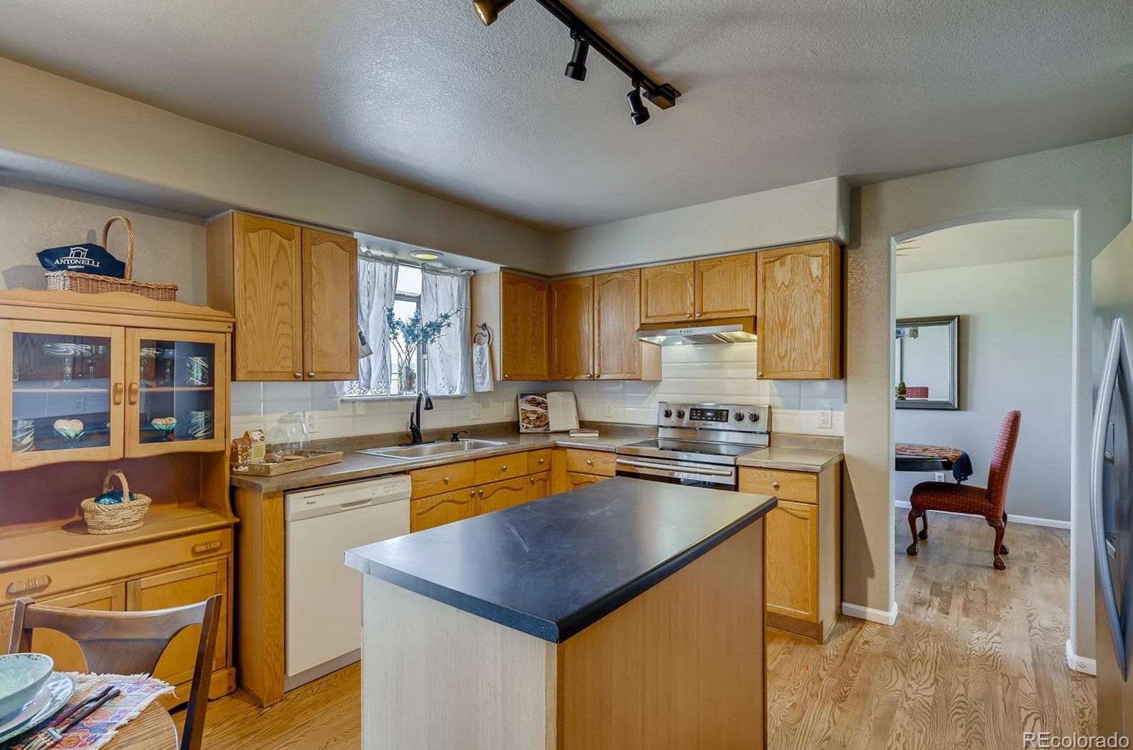 6039 Prentice Ave, Littleton CO 80120-1232 exterior