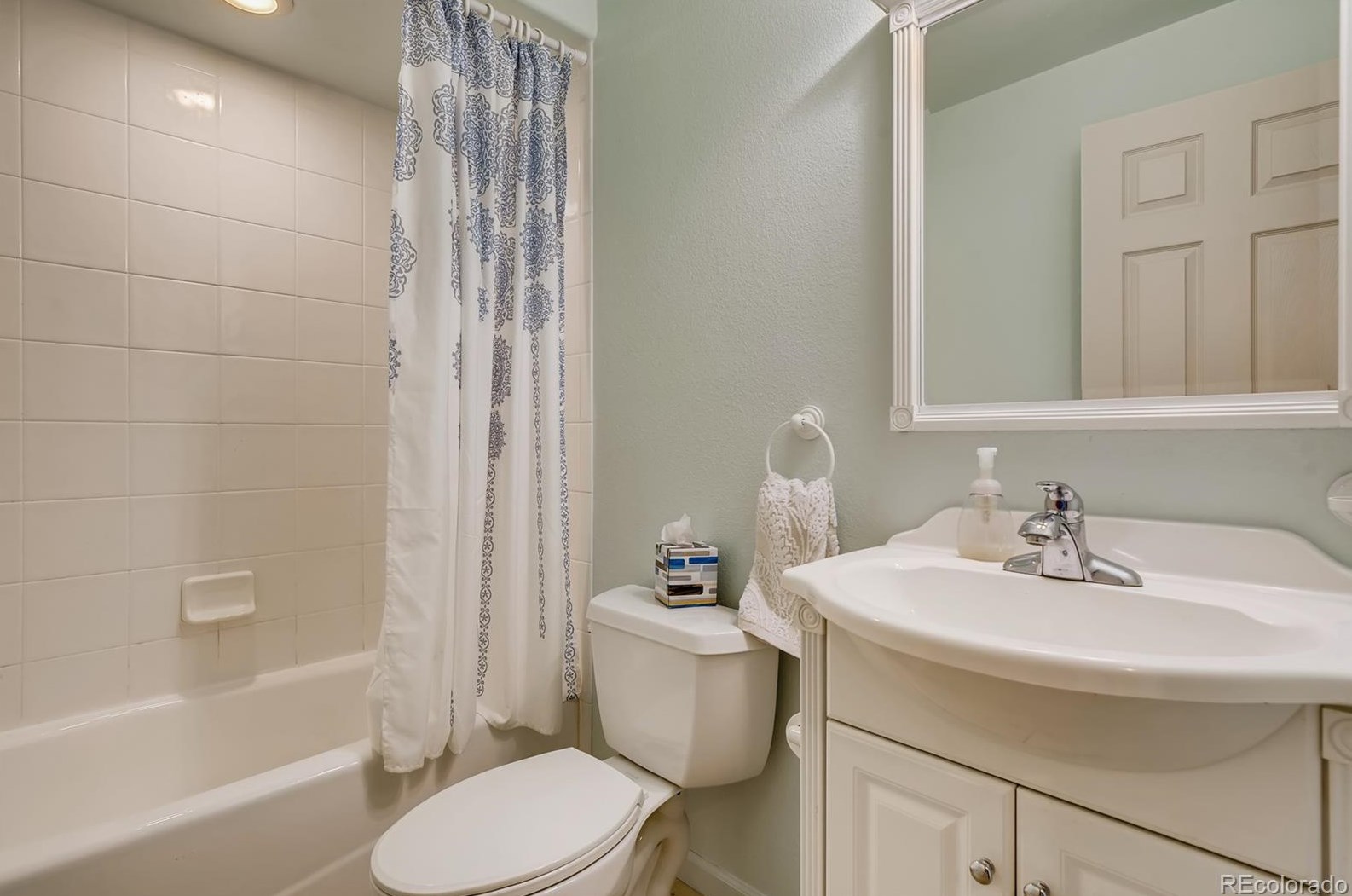 6039 Prentice Ave, Littleton CO 80120-1232 exterior