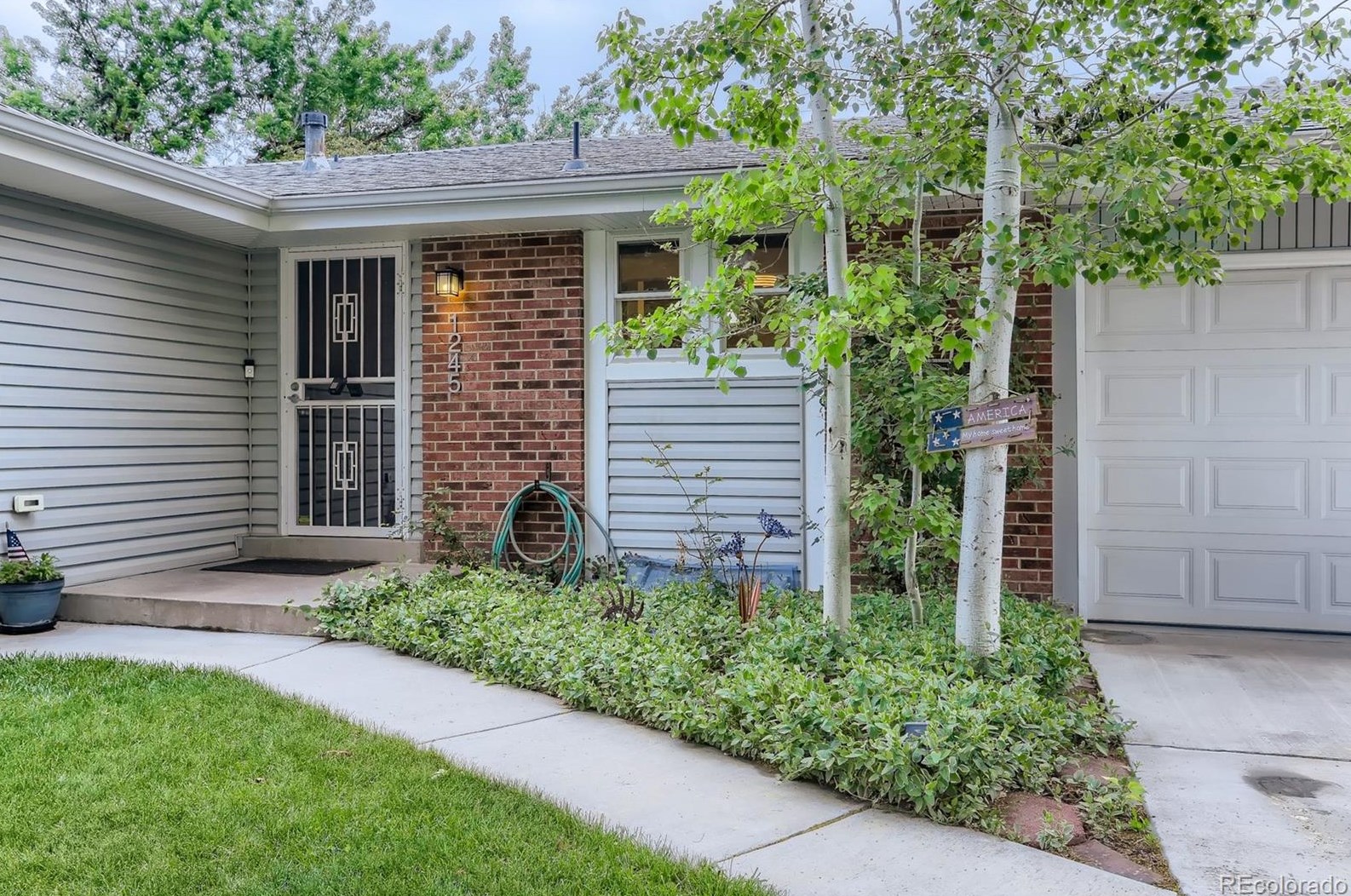 1245 Hinsdale Dr, Littleton, CO 80120-4143