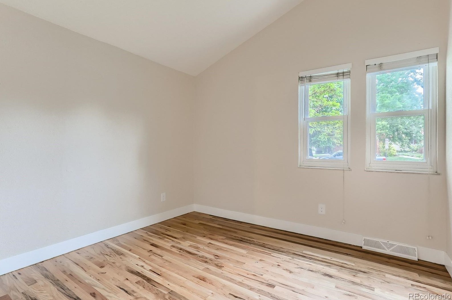 1245 Hinsdale Dr, Littleton CO 80120-4160 exterior