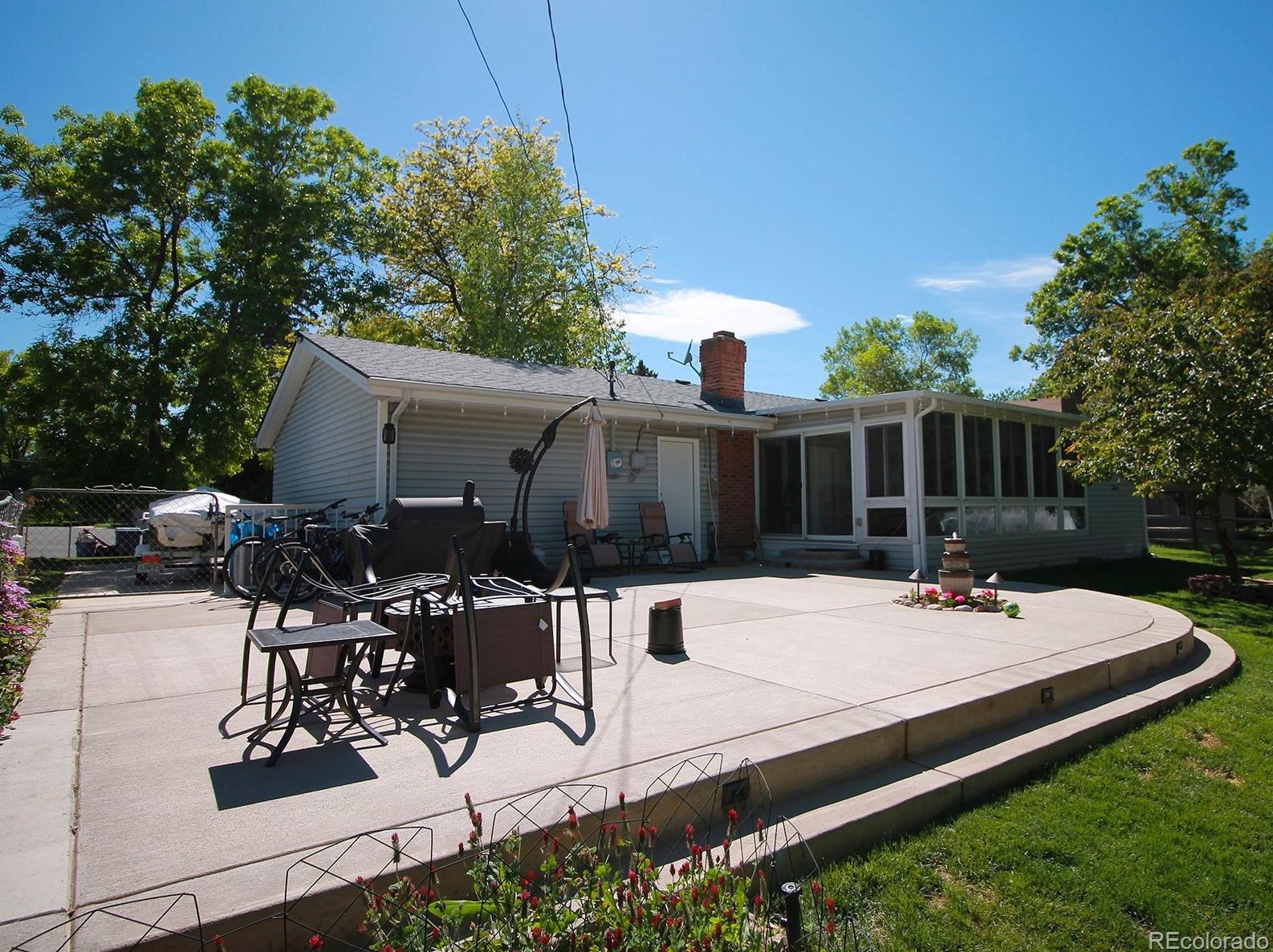 1245 Hinsdale Dr, Littleton CO 80120-4160 exterior