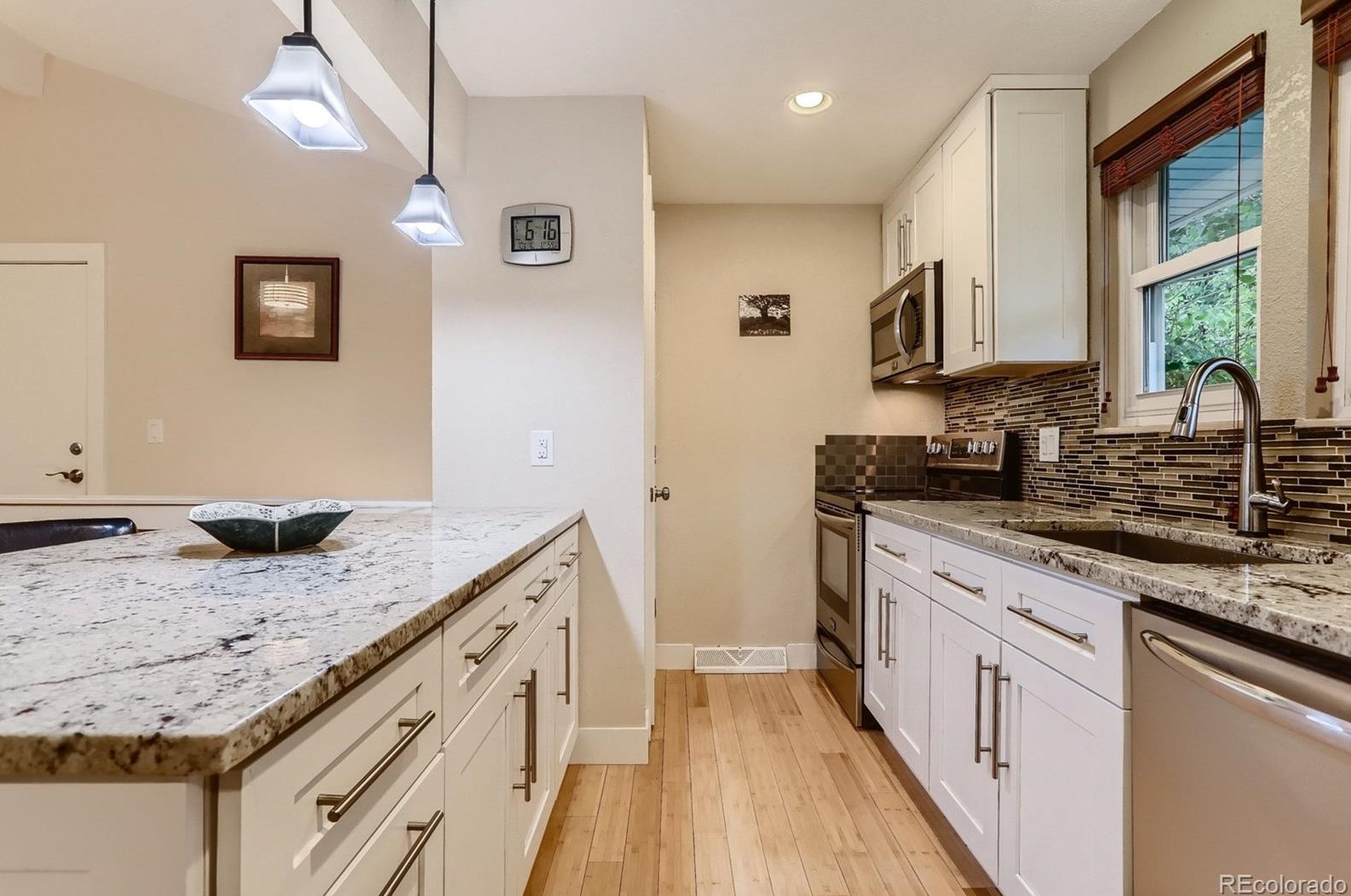 1245 Hinsdale Dr, Littleton CO 80120-4160 exterior