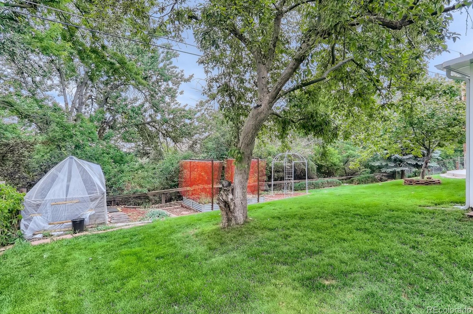 1245 Hinsdale Dr, Littleton CO 80120-4160 exterior