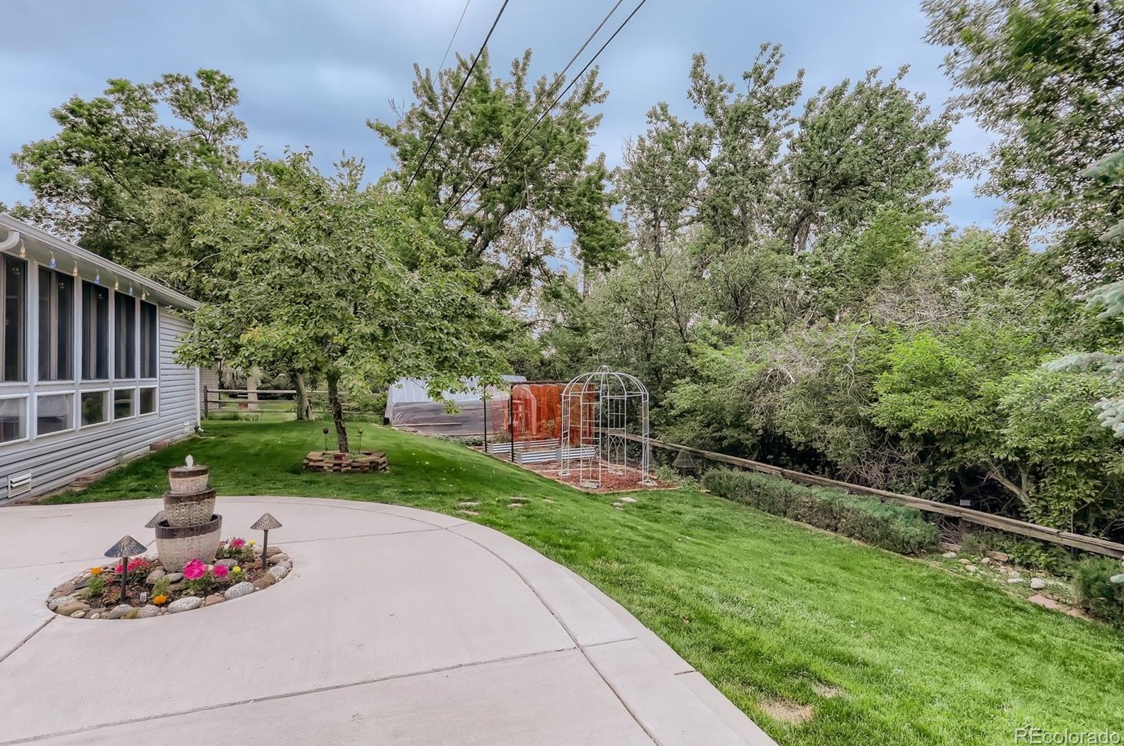 1245 Hinsdale Dr, Littleton CO 80120-4160 exterior