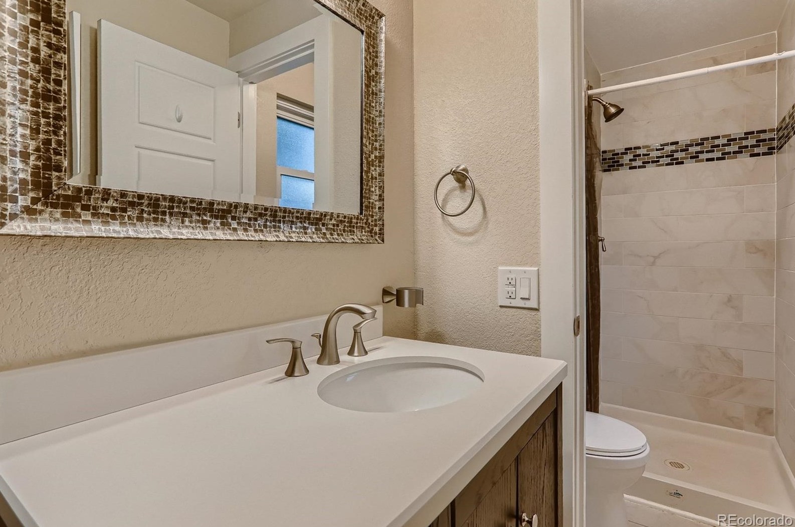 1245 Hinsdale Dr, Littleton CO 80120-4160 exterior