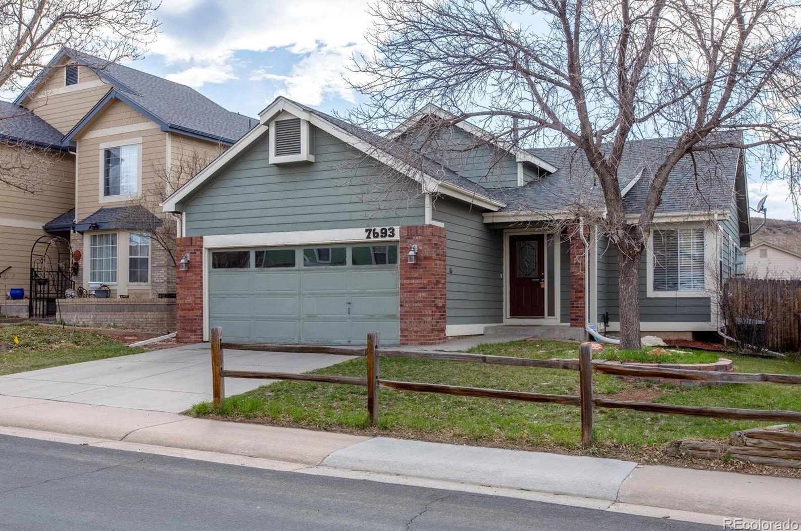 7693 Halleys Dr, Littleton, CO 80125-8921