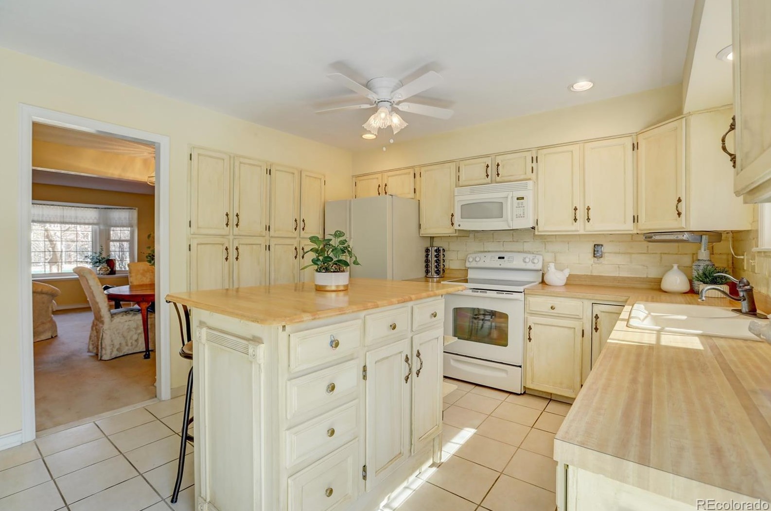 7521 Cove Cir, Littleton CO 80122-3360 exterior