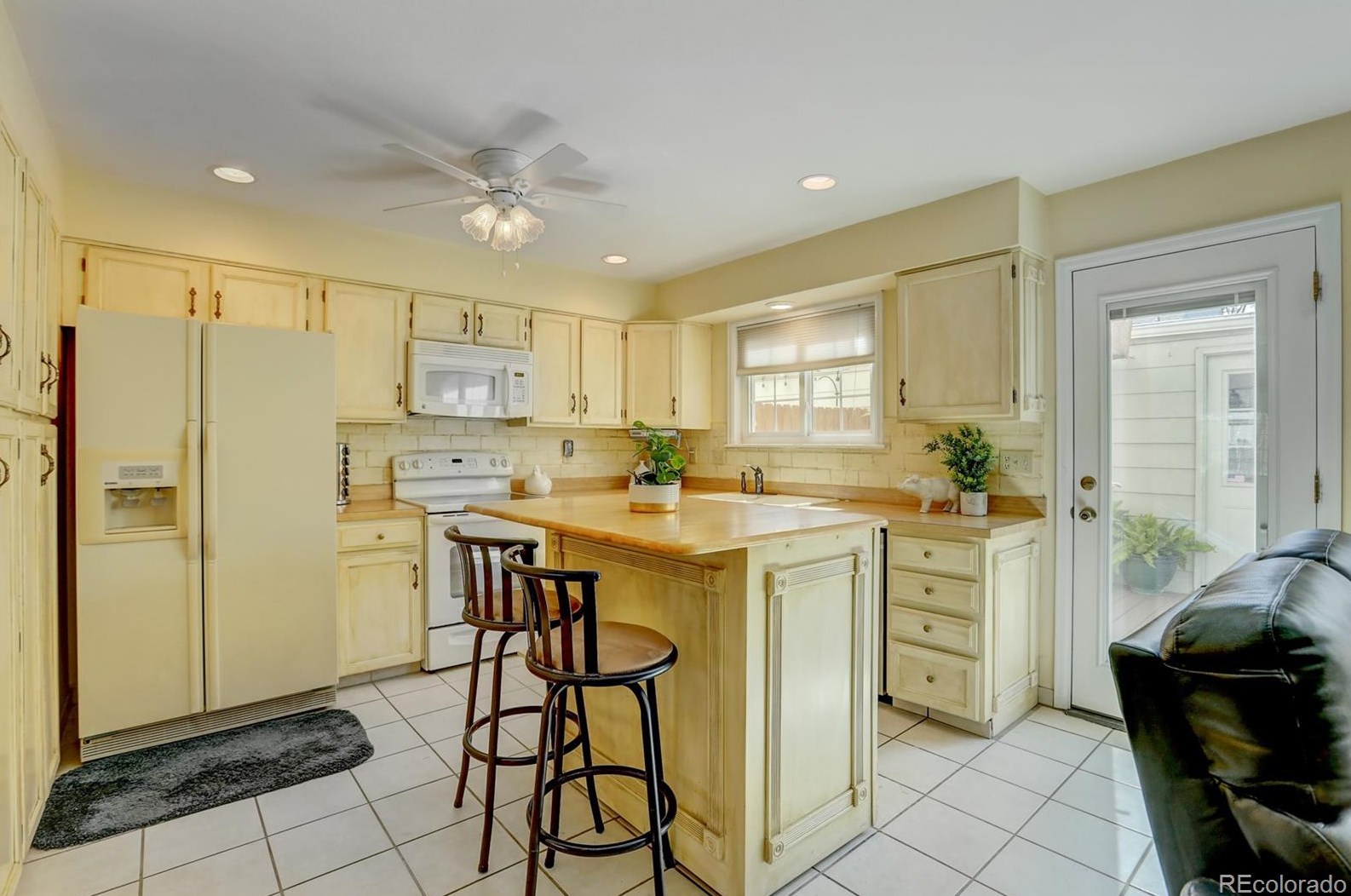 7521 Cove Cir, Littleton CO 80122-3360 exterior