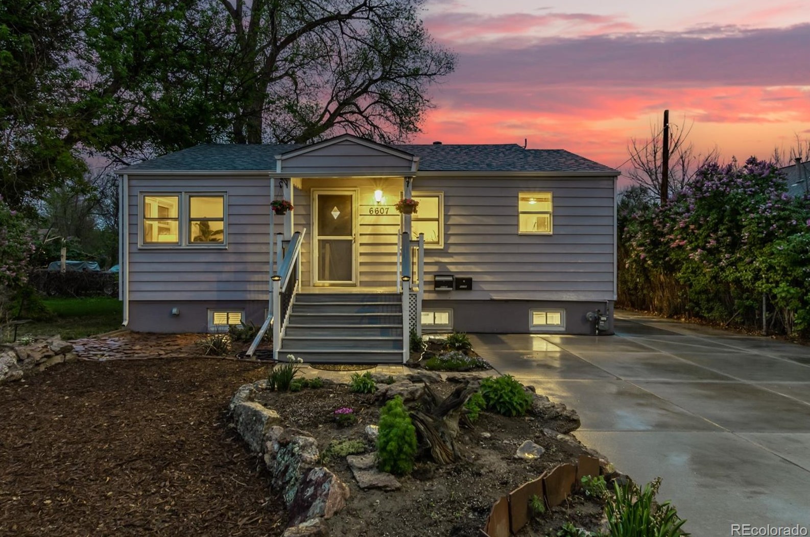 6607 Grandview Ave, Arvada, CO 80002-2611