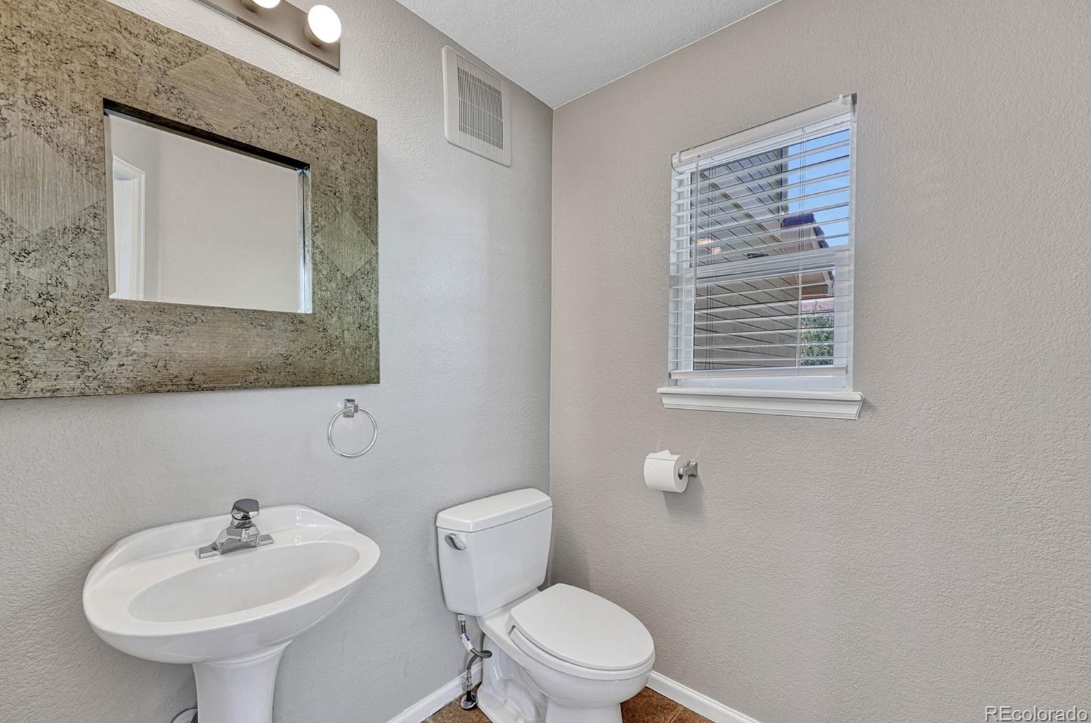 4479 Lyndenwood Cir, Littleton CO 80130-8810 exterior